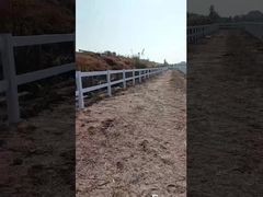 3 Rails Wire Mesh Fencing Eco-vriendelijk Witte Vinyl Horse Fence Panel