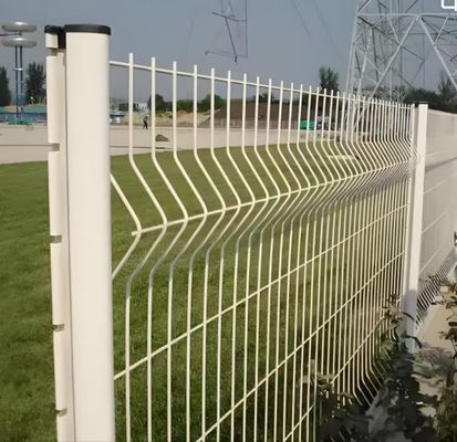 1.8M Pvc bedekt V buigend gebogen gaas hek Tuin buiten 3D hek met perzik vorm post