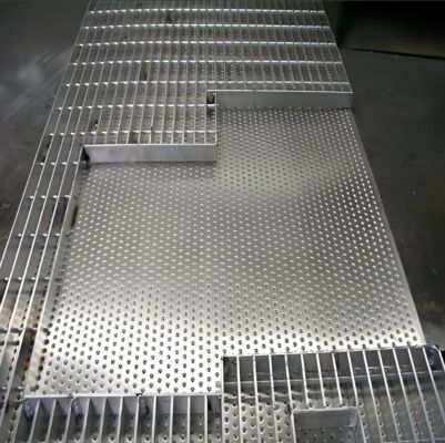 Welded Serrated Bar Walkway Heavy Duty Galvanized Steel Grating